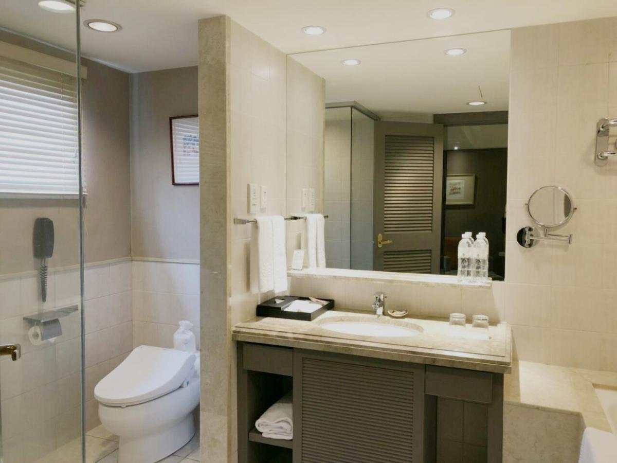 Hotel Royal Hsinchu Bagian luar foto Bathroom