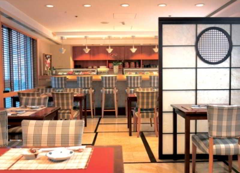 Hotel Royal Hsinchu Restoran foto Interior of a sushi restaurant